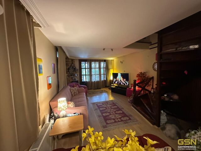 12-SAPANCADA SİTE İÇERİSİNDE SATILIK TRİBLEKS VİLLA